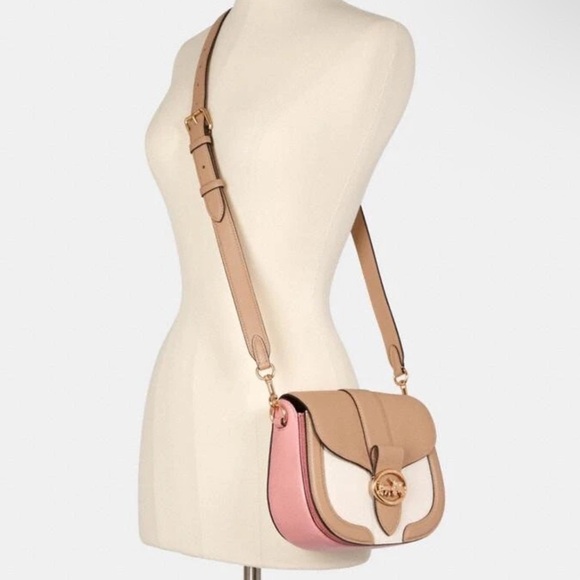 Coach Handbags - NWT Coach Taupe Multi Georgie Saddle Crossbody Bag $350